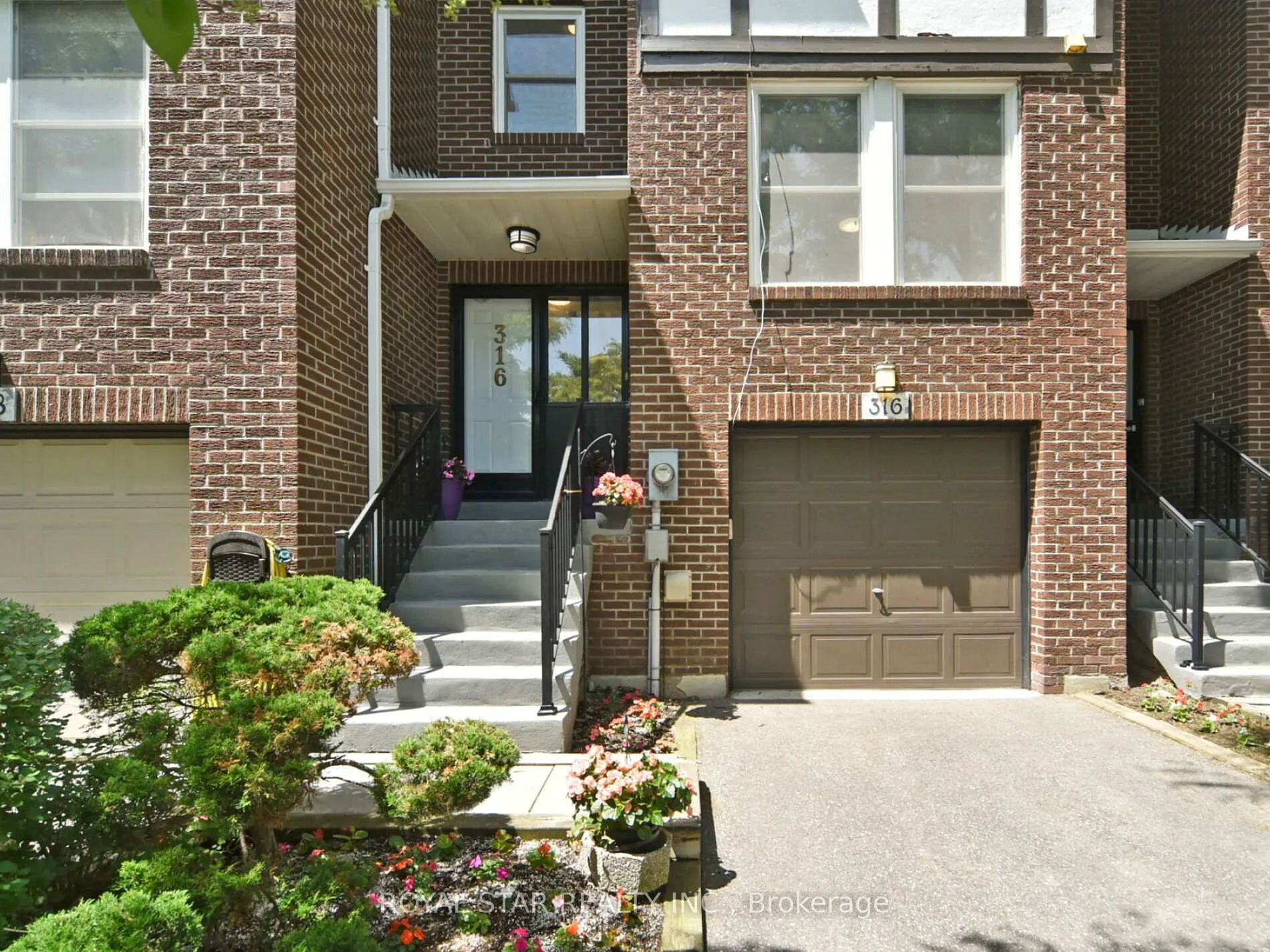 Photo 3 of 316 Simonston Boulevard, Markham, German Mills — HOMEH