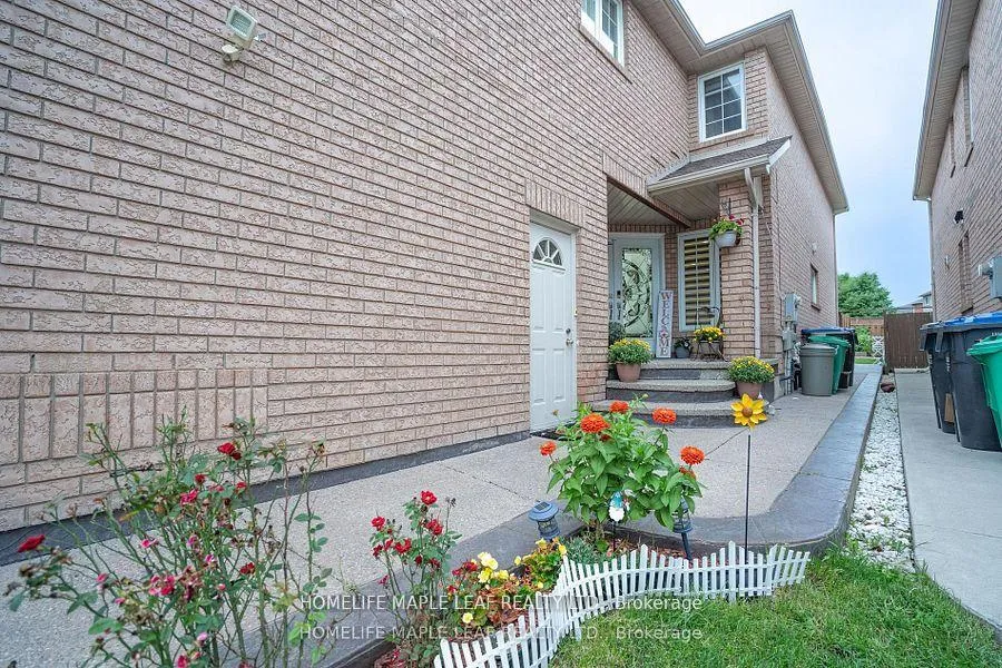 Photo 2 of 71 Tumbleweed Trail, Brampton, Fletcher's Creek South — HOMEH