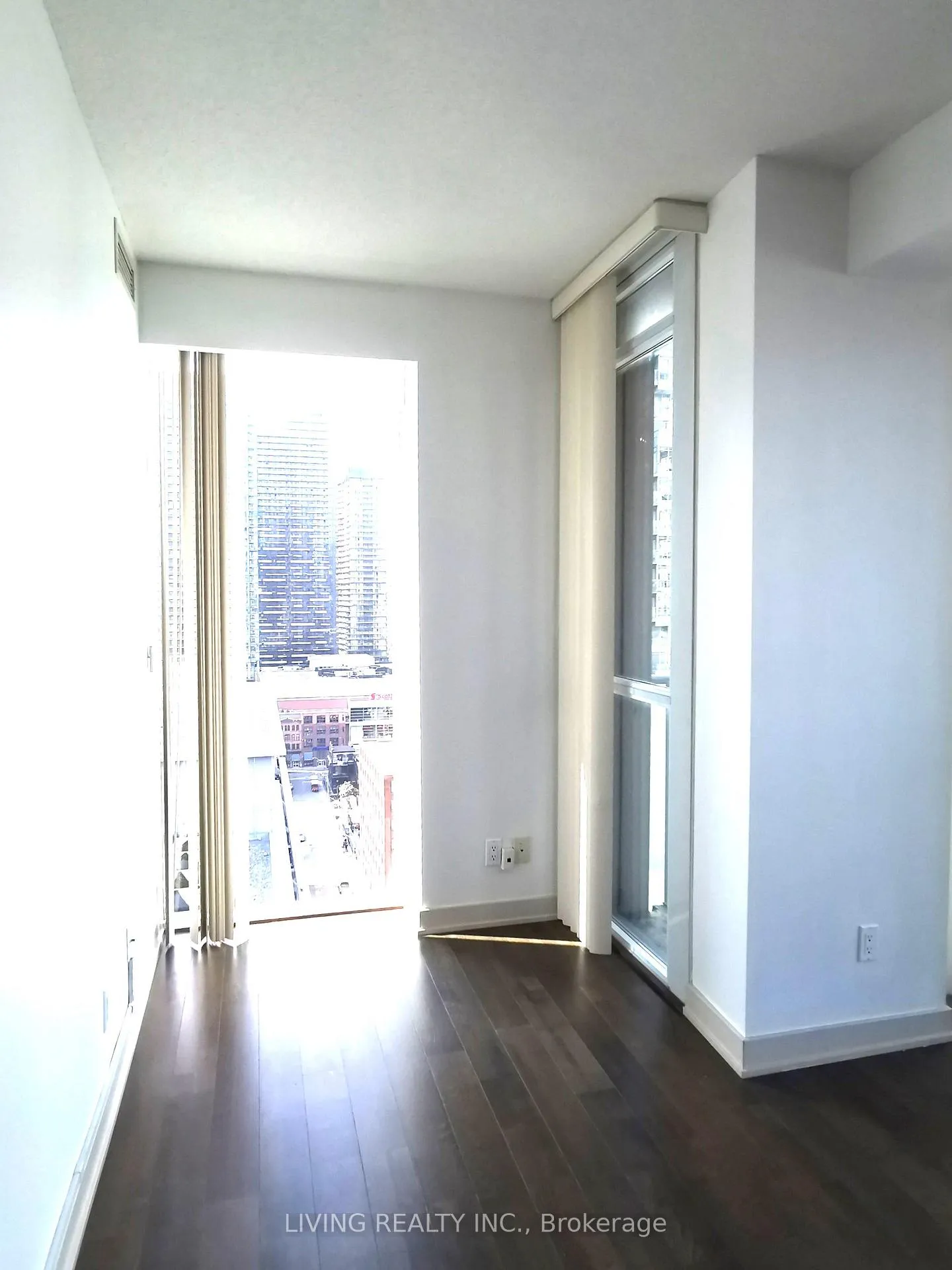 Photo 4 of Unit 2004, 126 Simcoe Street, Toronto, Waterfront Communities — HOMEH