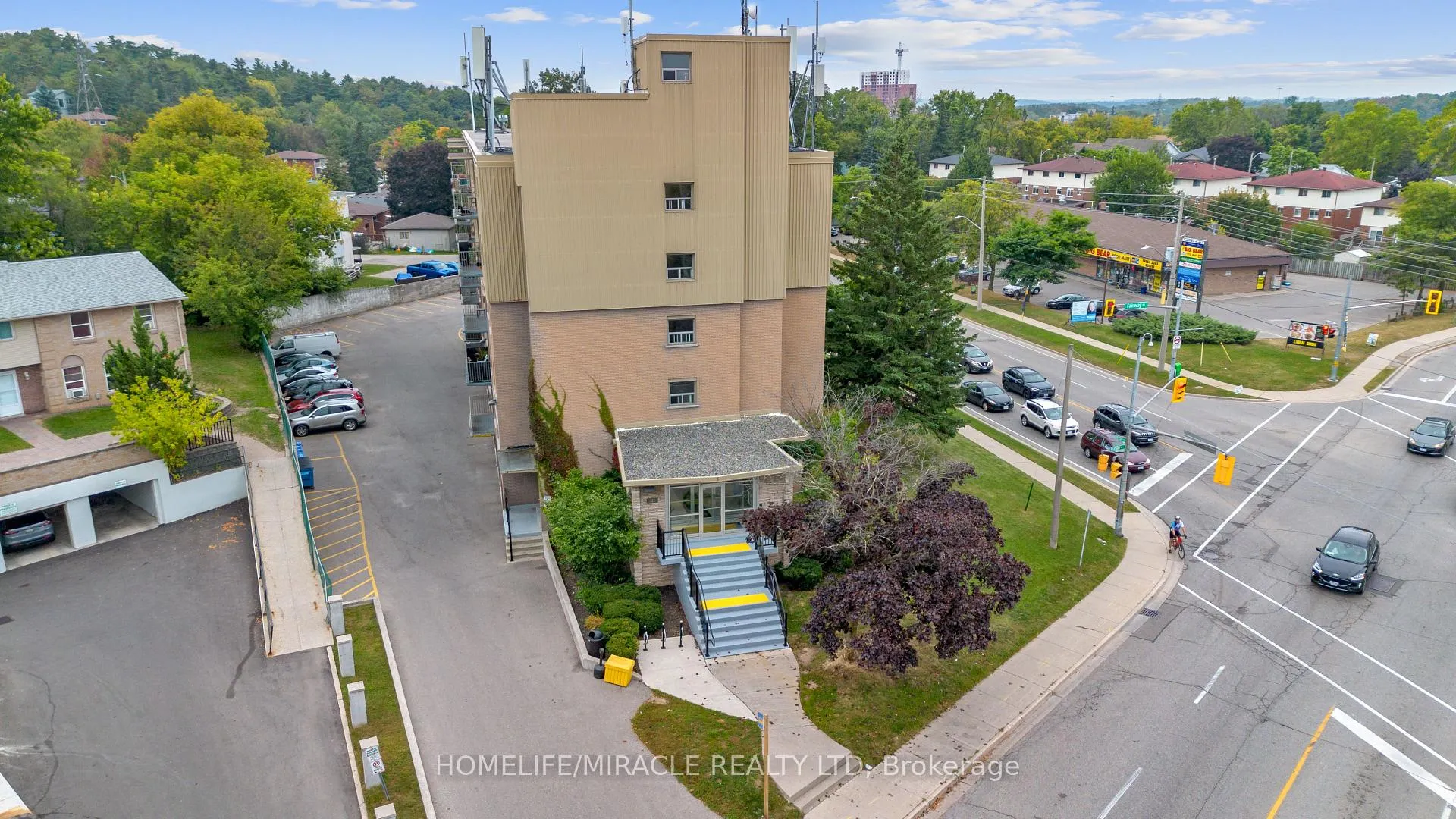 Front of Unit 206, 283 Fairway Road N