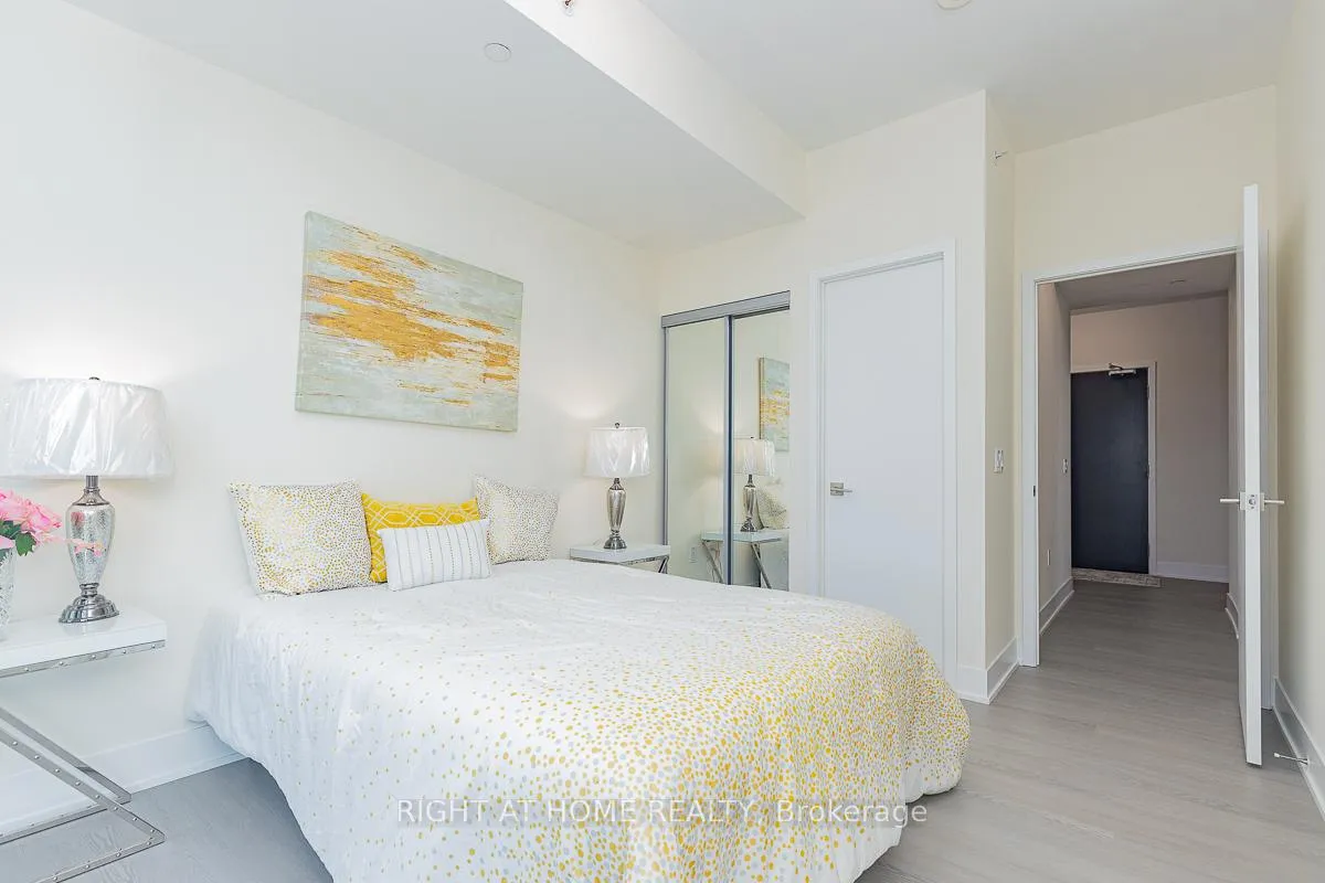 Photo 8 of Unit 902, 2908 Highway 7, Vaughan, East Woodbridge — HOMEH