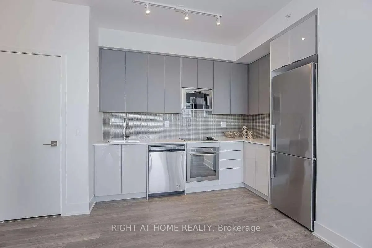 Photo 9 of Unit 902, 2908 Highway 7, Vaughan, East Woodbridge — HOMEH