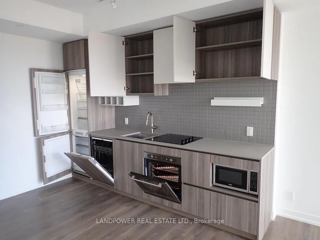 Front of Unit 2611, 5 Buttermill Avenue