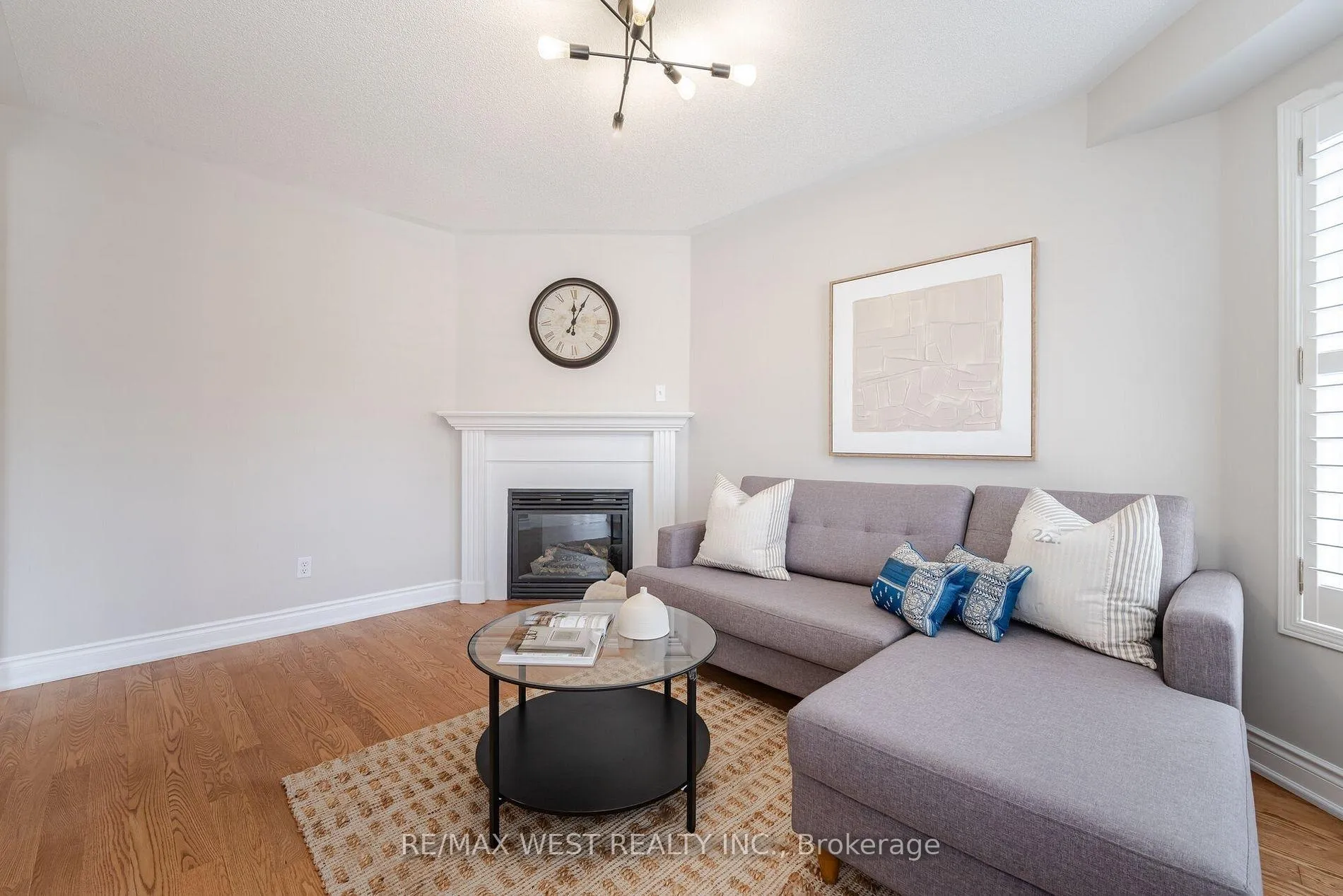 Photo 2 of 328 St. Joan Arc Avenue, Vaughan, Maple — HOMEH