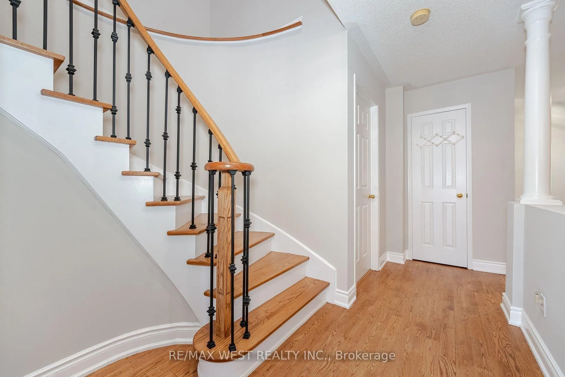 Photo 5 of 328 St. Joan Arc Avenue, Vaughan, Maple — HOMEH