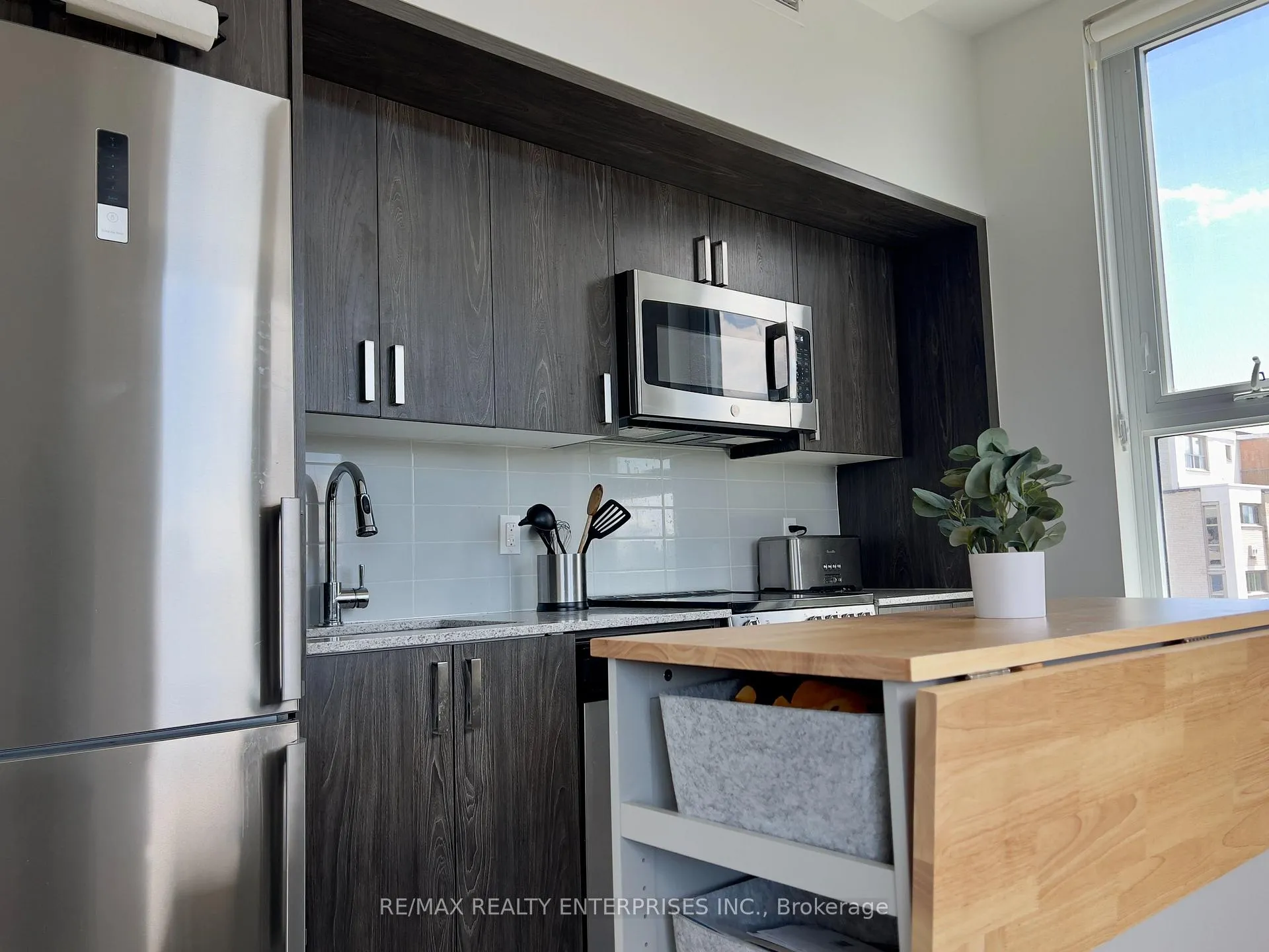 Photo 1 of Unit 707, 1 Cardiff Road, Toronto, Mount Pleasant East — HOMEH