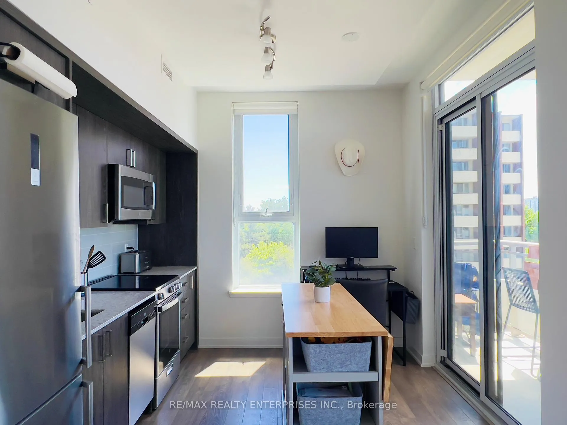 Photo 3 of Unit 707, 1 Cardiff Road, Toronto, Mount Pleasant East — HOMEH
