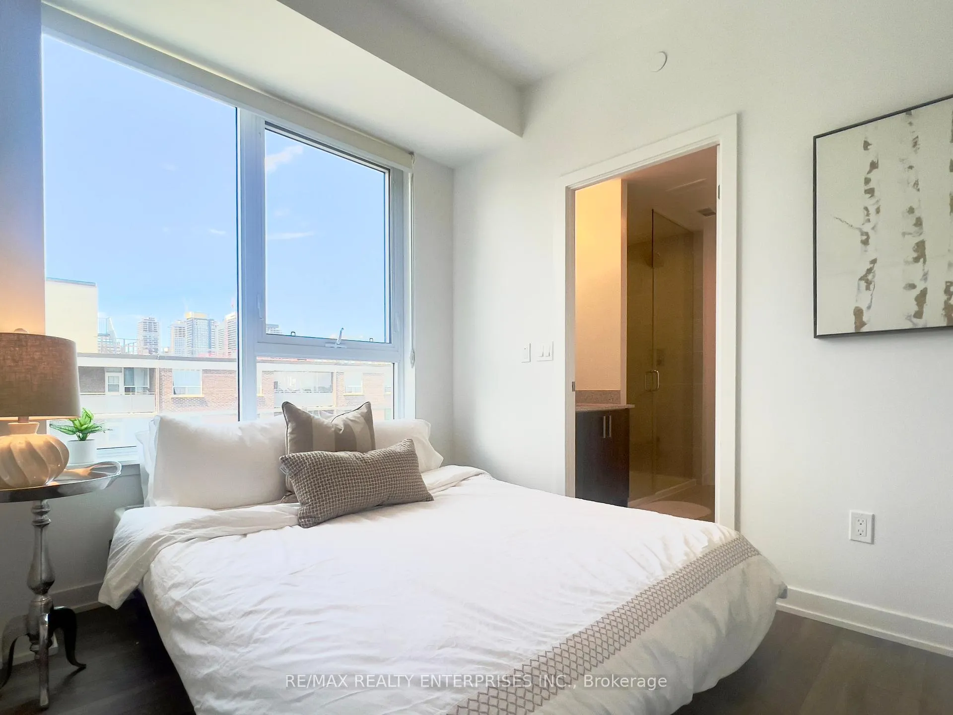Photo 6 of Unit 707, 1 Cardiff Road, Toronto, Mount Pleasant East — HOMEH