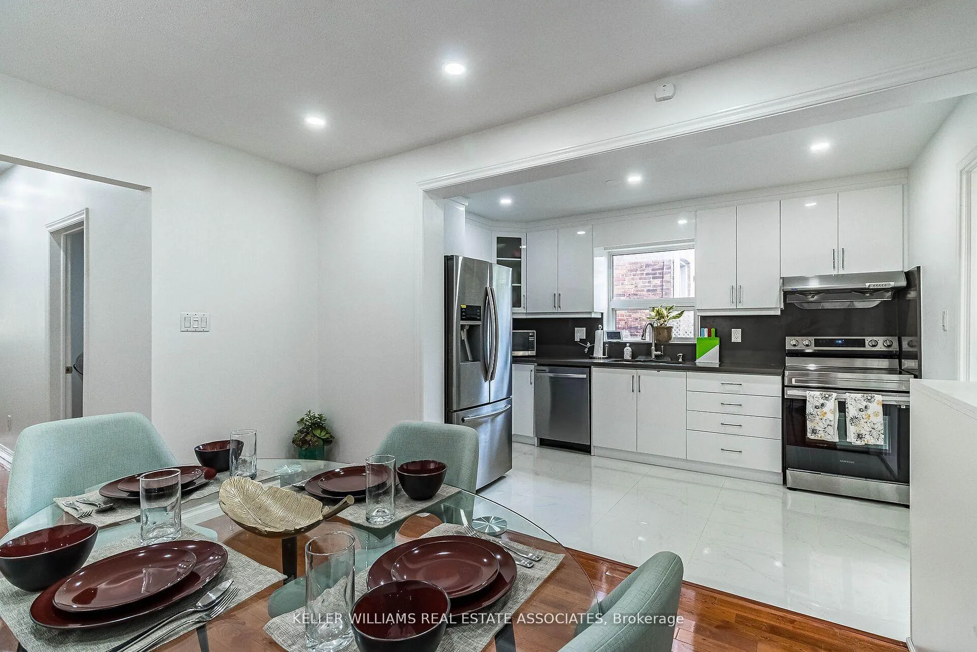 Photo 3 of 25 Boustead Avenue, Toronto, High Park-Swansea — HOMEH