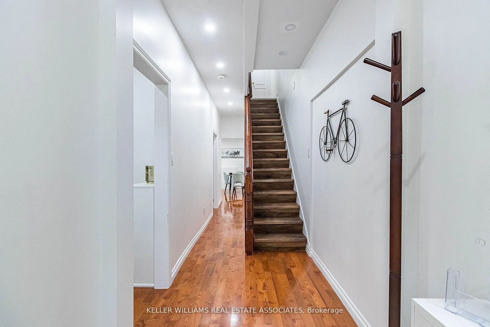 Photo 6 of 25 Boustead Avenue, Toronto, High Park-Swansea — HOMEH