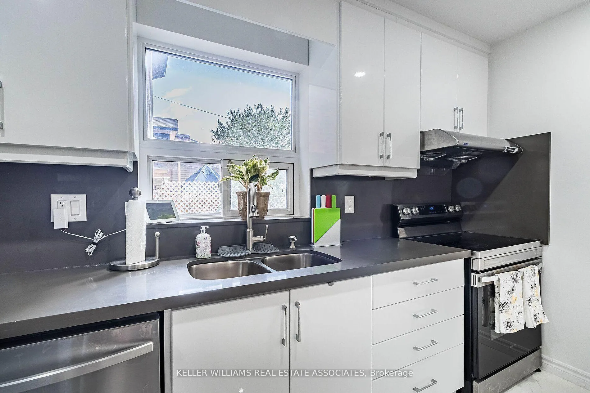 Photo 14 of 25 Boustead Avenue, Toronto, High Park-Swansea — HOMEH