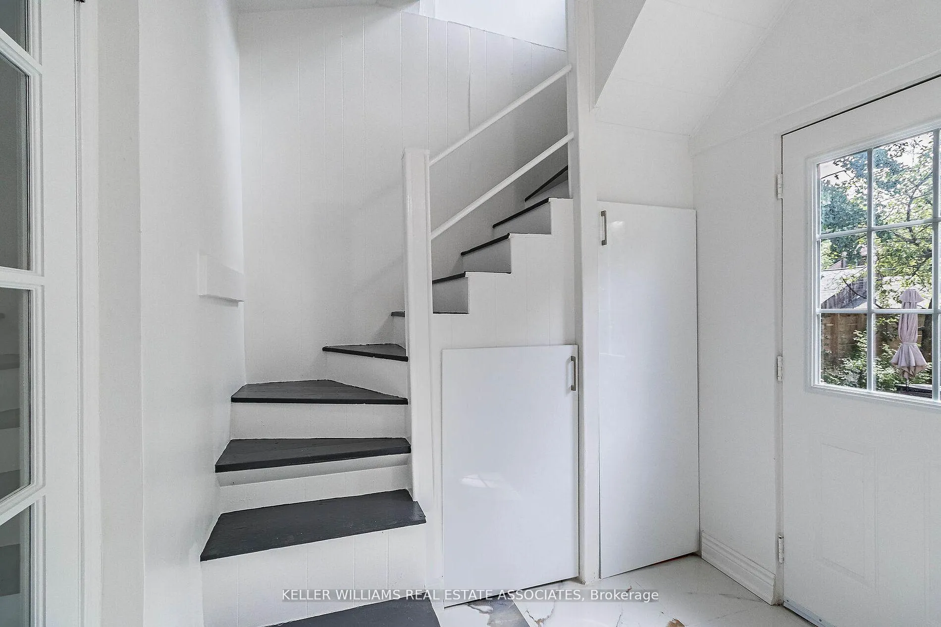 Photo 17 of 25 Boustead Avenue, Toronto, High Park-Swansea — HOMEH