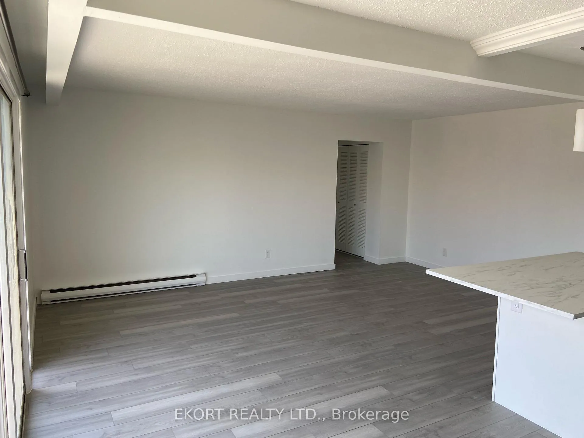 Photo 4 of Unit 11, 153 North Park Street, Belleville, Belleville Ward — HOMEH