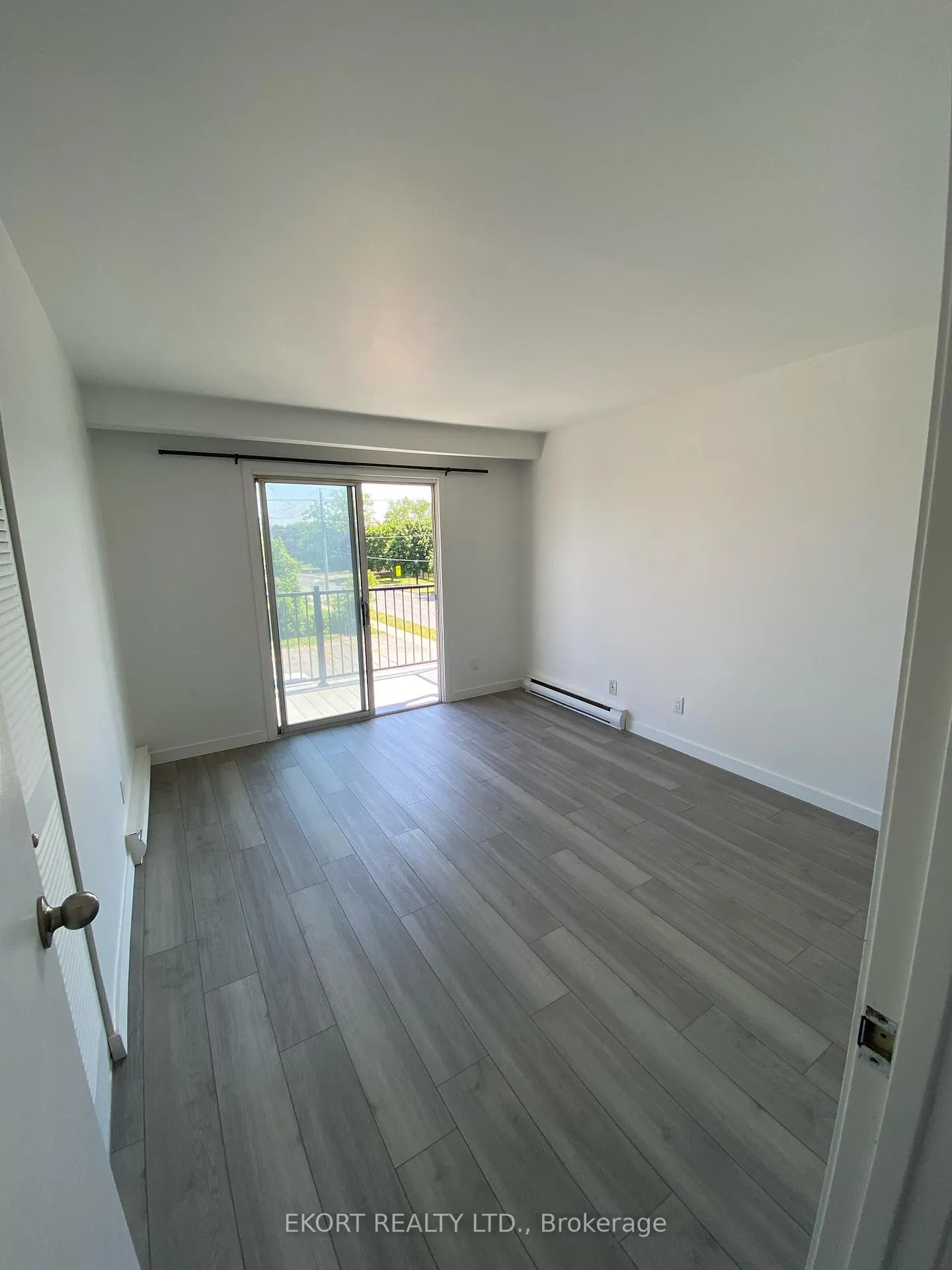 Photo 8 of Unit 11, 153 North Park Street, Belleville, Belleville Ward — HOMEH