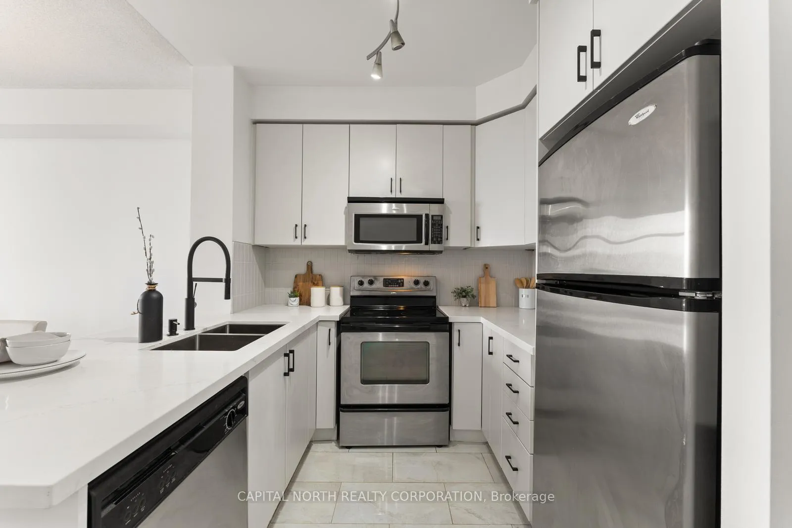 Photo 7 of Unit 915, 9225 Jane Street, Vaughan, Maple — HOMEH