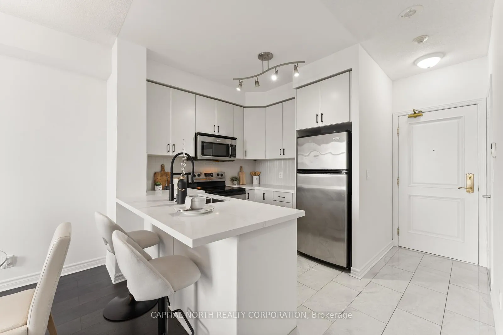 Photo 8 of Unit 915, 9225 Jane Street, Vaughan, Maple — HOMEH