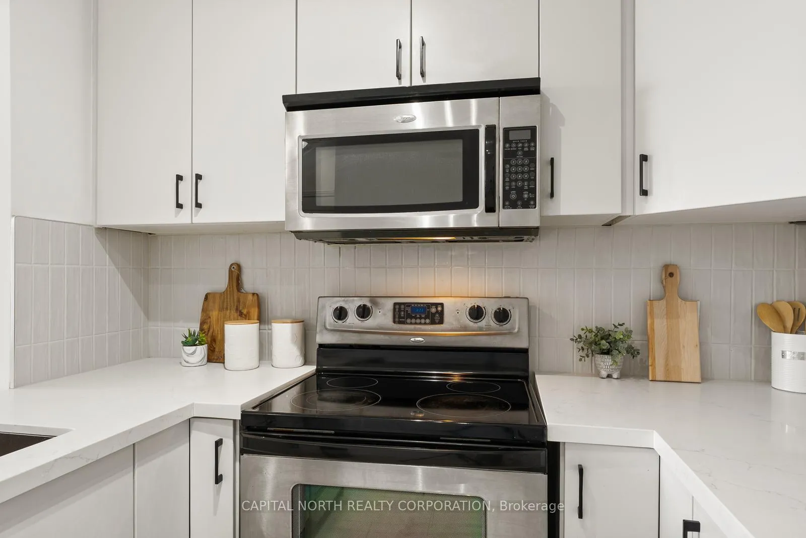 Photo 11 of Unit 915, 9225 Jane Street, Vaughan, Maple — HOMEH