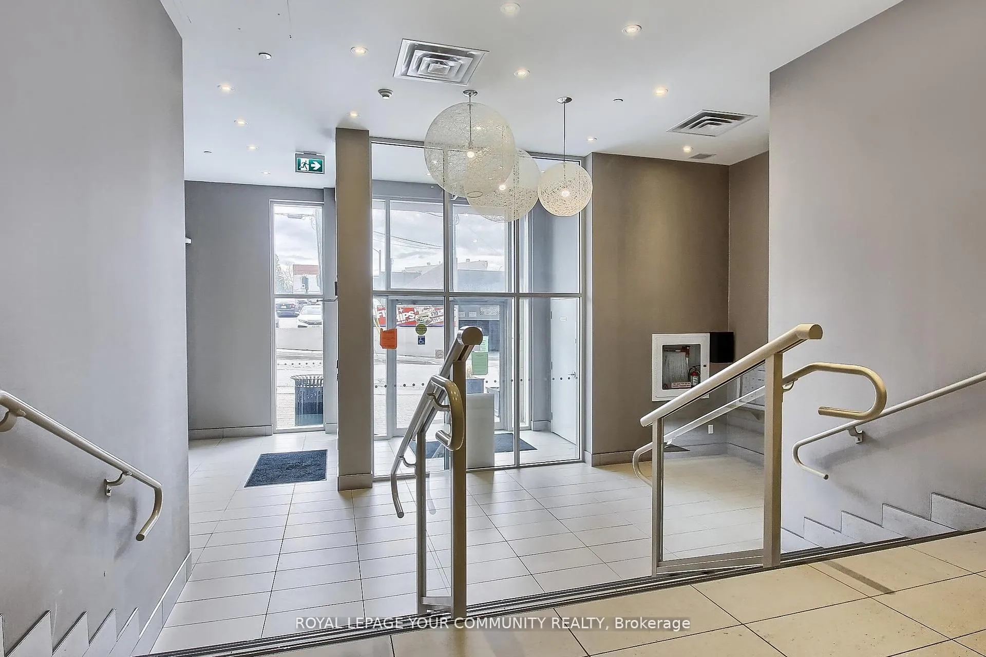 Photo 4 of Unit 702B, 15277 Yonge Street, Aurora, Aurora Village — HOMEH