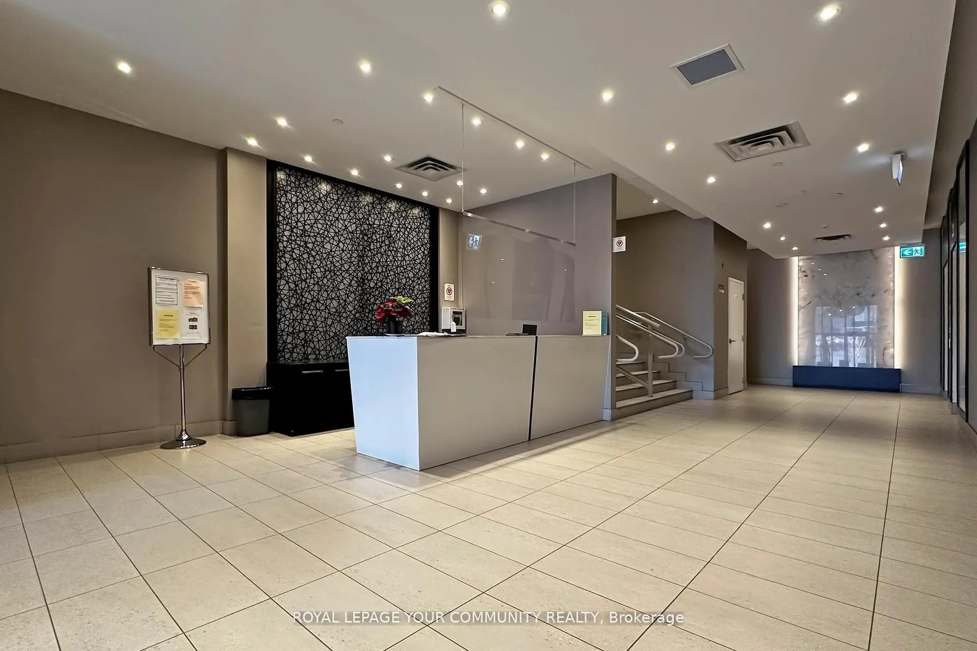 Photo 5 of Unit 702B, 15277 Yonge Street, Aurora, Aurora Village — HOMEH