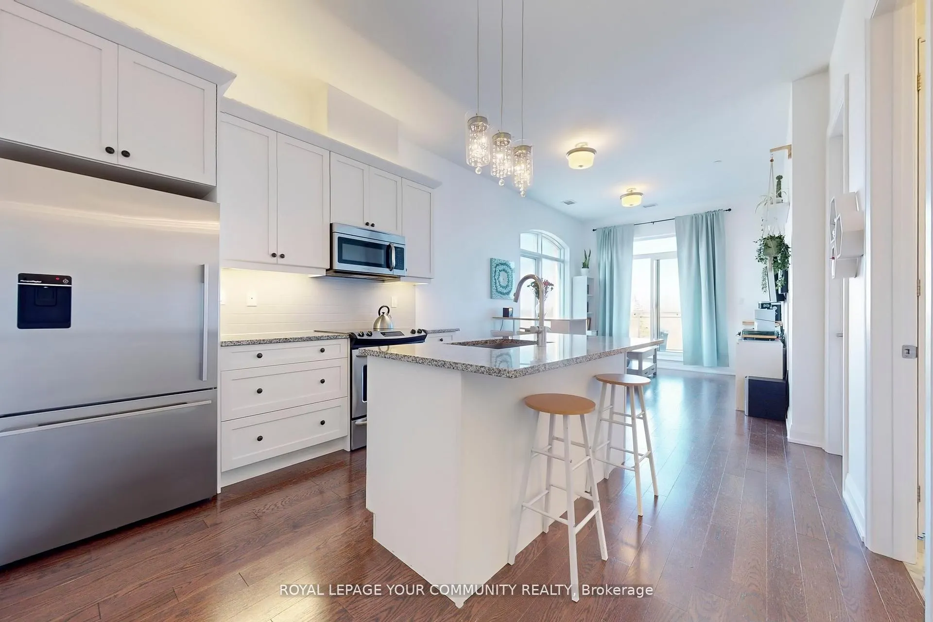 Photo 9 of Unit 702B, 15277 Yonge Street, Aurora, Aurora Village — HOMEH