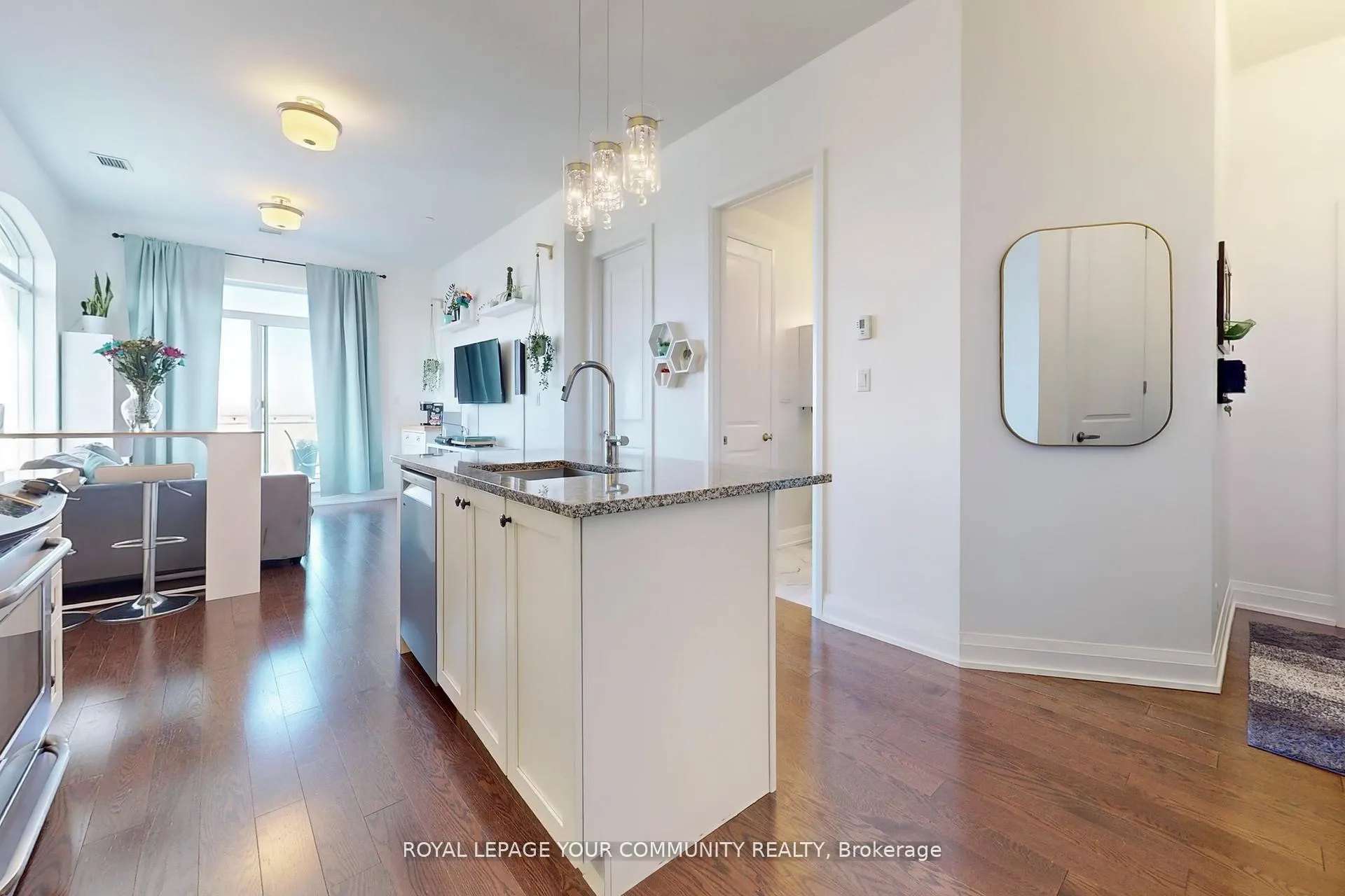 Photo 10 of Unit 702B, 15277 Yonge Street, Aurora, Aurora Village — HOMEH