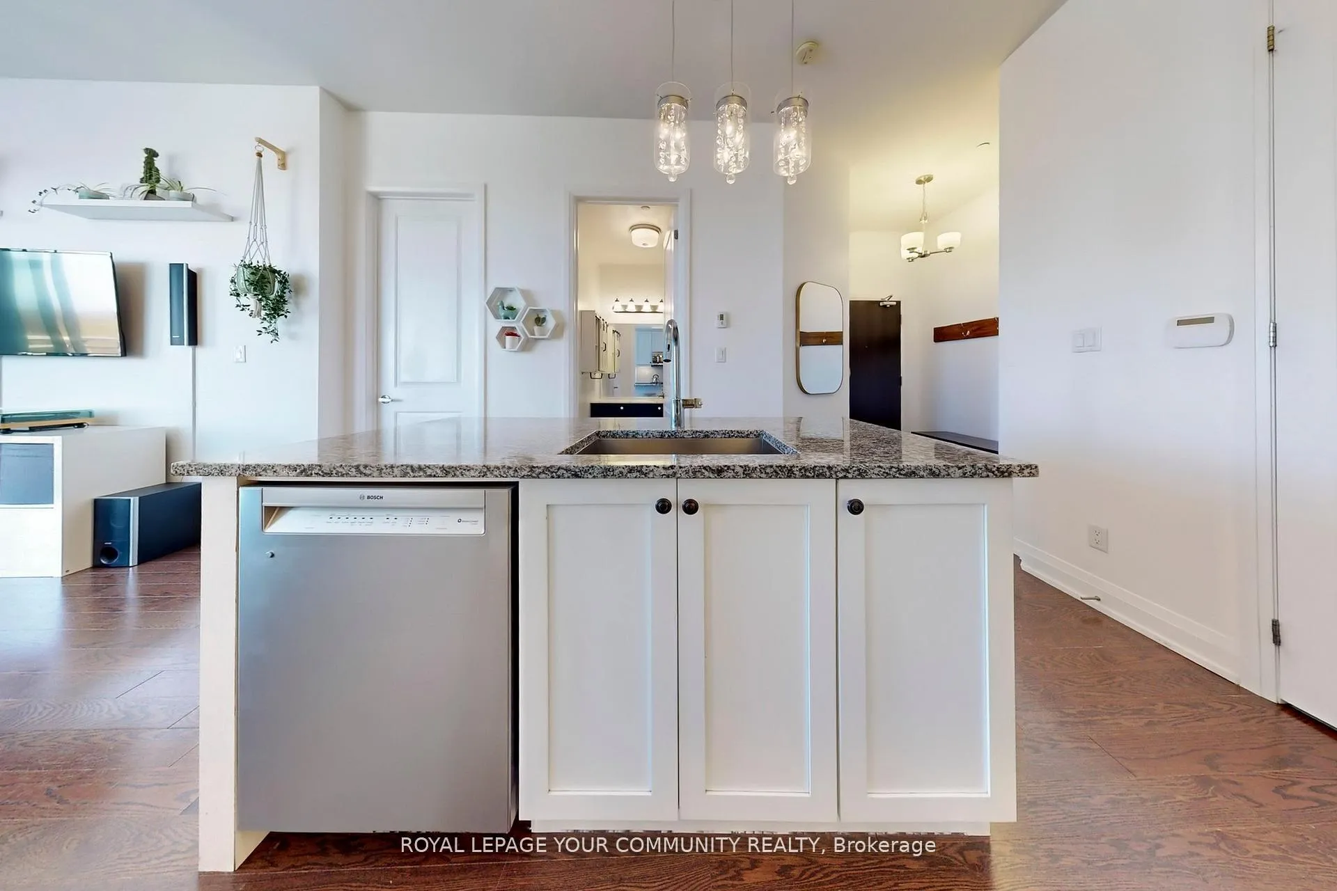 Photo 12 of Unit 702B, 15277 Yonge Street, Aurora, Aurora Village — HOMEH