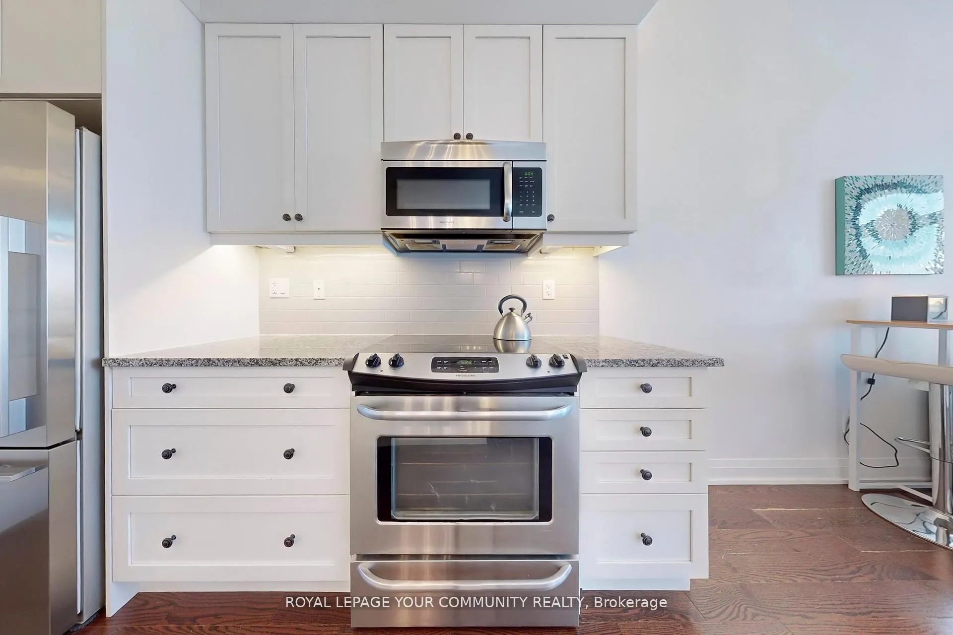 Photo 13 of Unit 702B, 15277 Yonge Street, Aurora, Aurora Village — HOMEH