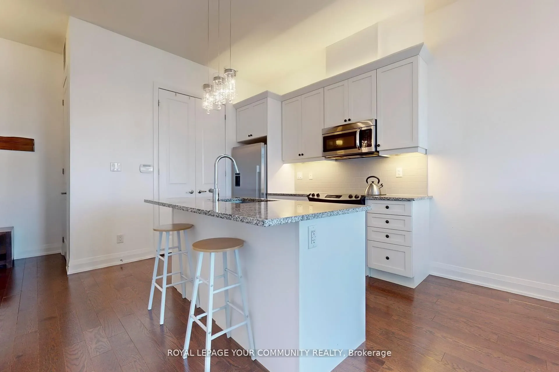 Photo 17 of Unit 702B, 15277 Yonge Street, Aurora, Aurora Village — HOMEH