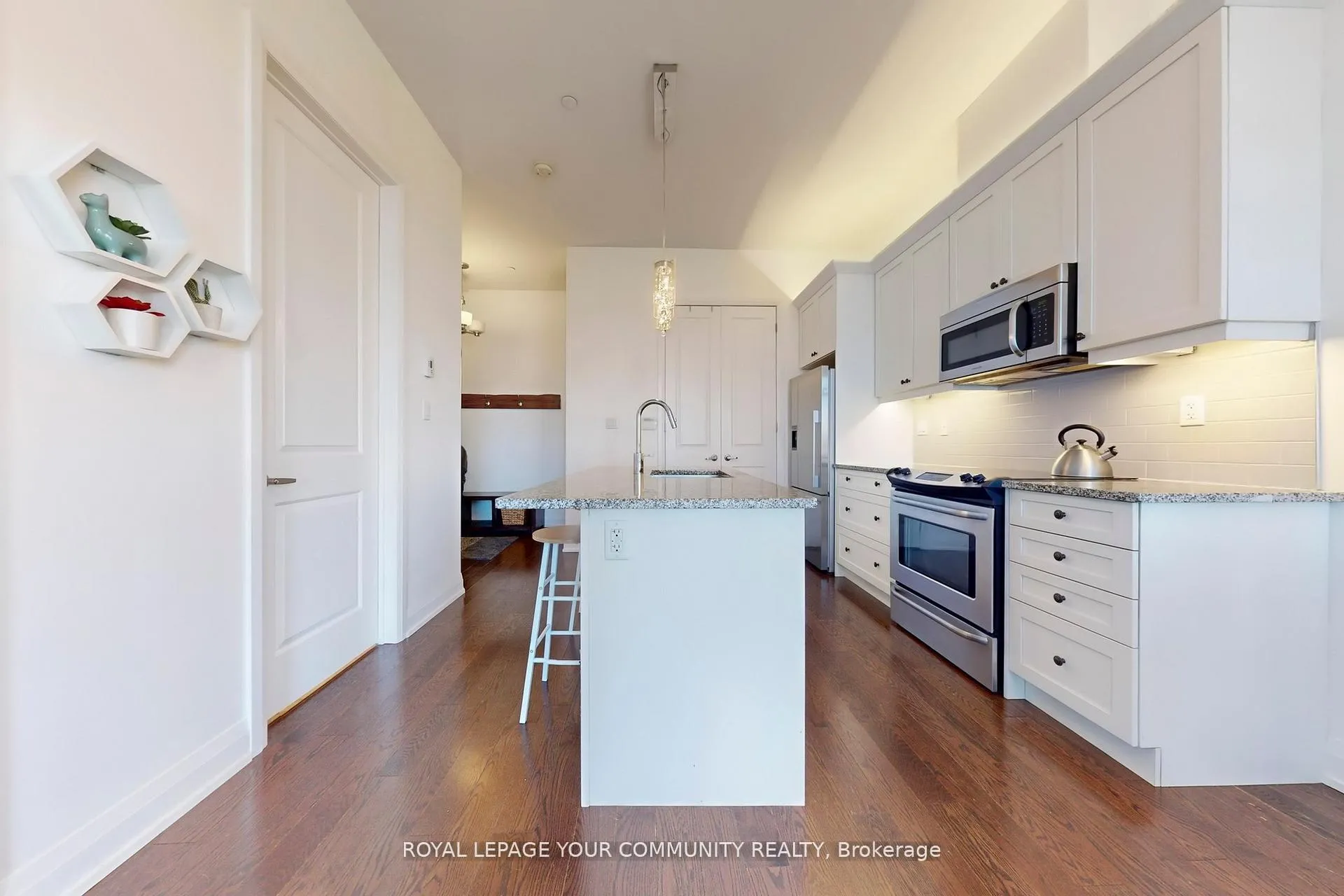 Photo 18 of Unit 702B, 15277 Yonge Street, Aurora, Aurora Village — HOMEH