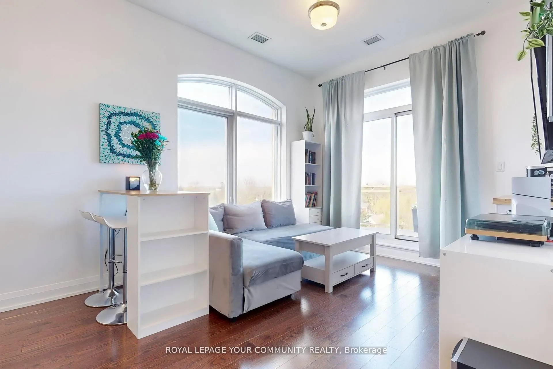 Photo 22 of Unit 702B, 15277 Yonge Street, Aurora, Aurora Village — HOMEH