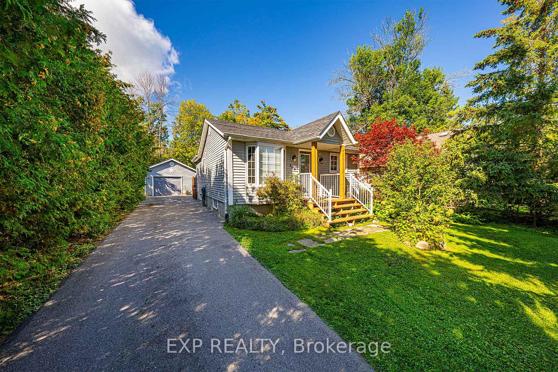 Photo 3 of 104 Maple Avenue, Georgina, Sutton & Jackson's Point — HOMEH