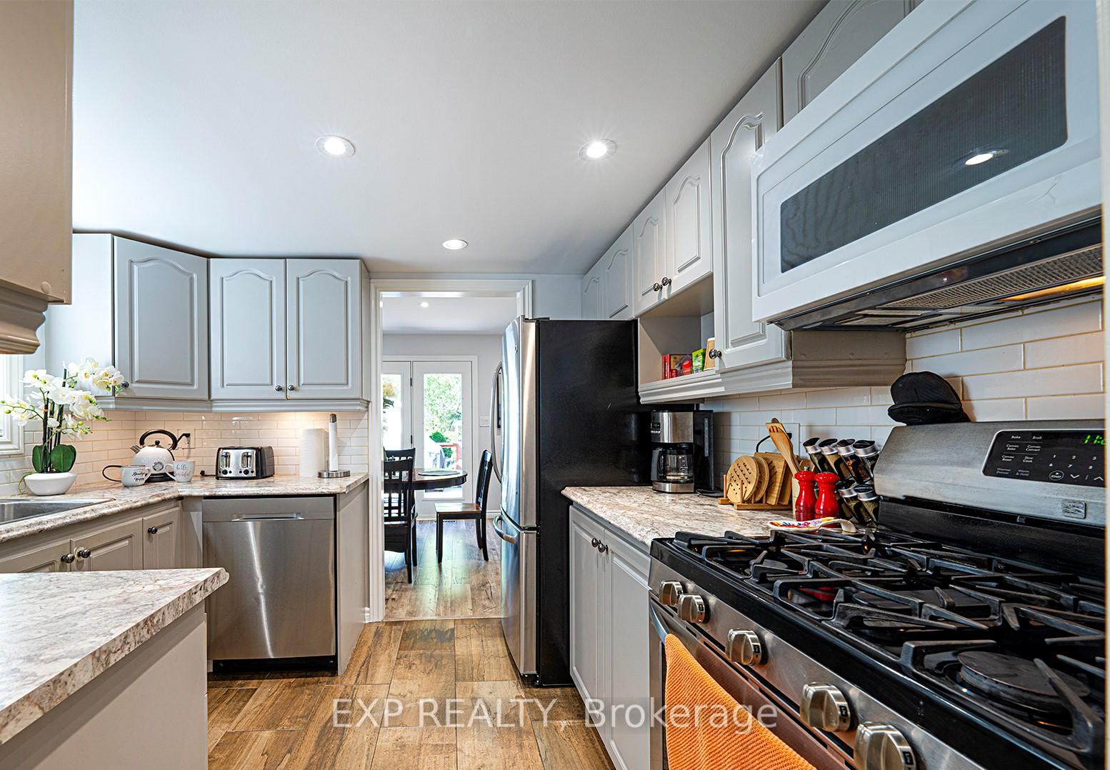 Photo 10 of 104 Maple Avenue, Georgina, Sutton & Jackson's Point — HOMEH