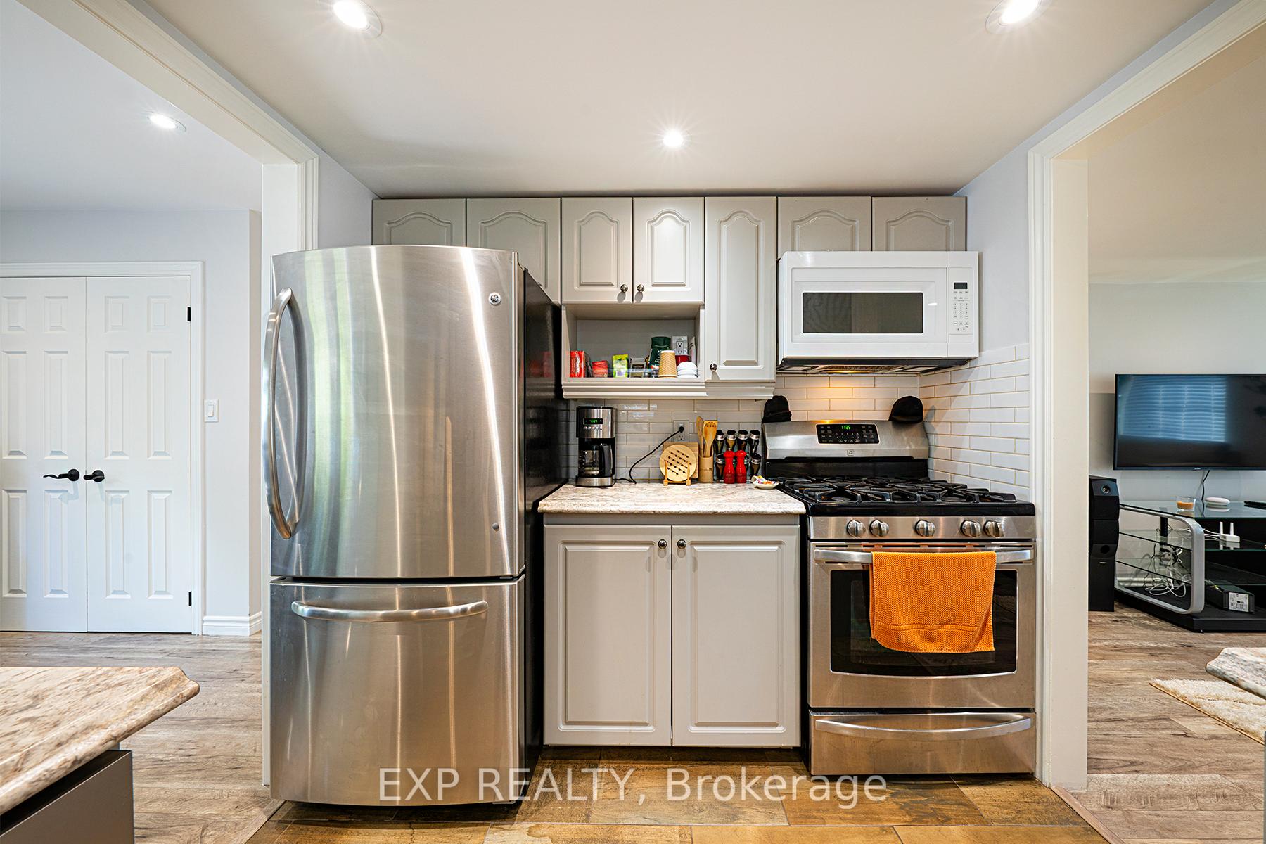 Photo 12 of 104 Maple Avenue, Georgina, Sutton & Jackson's Point — HOMEH