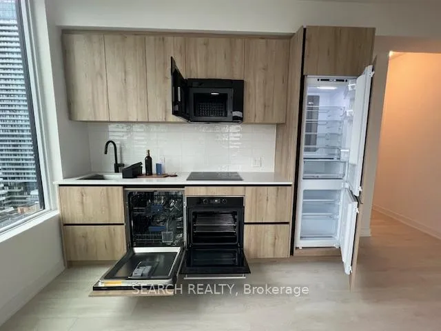 Photo 5 of Unit 2012-S, 127 Broadway Avenue, Toronto, Mount Pleasant West — HOMEH