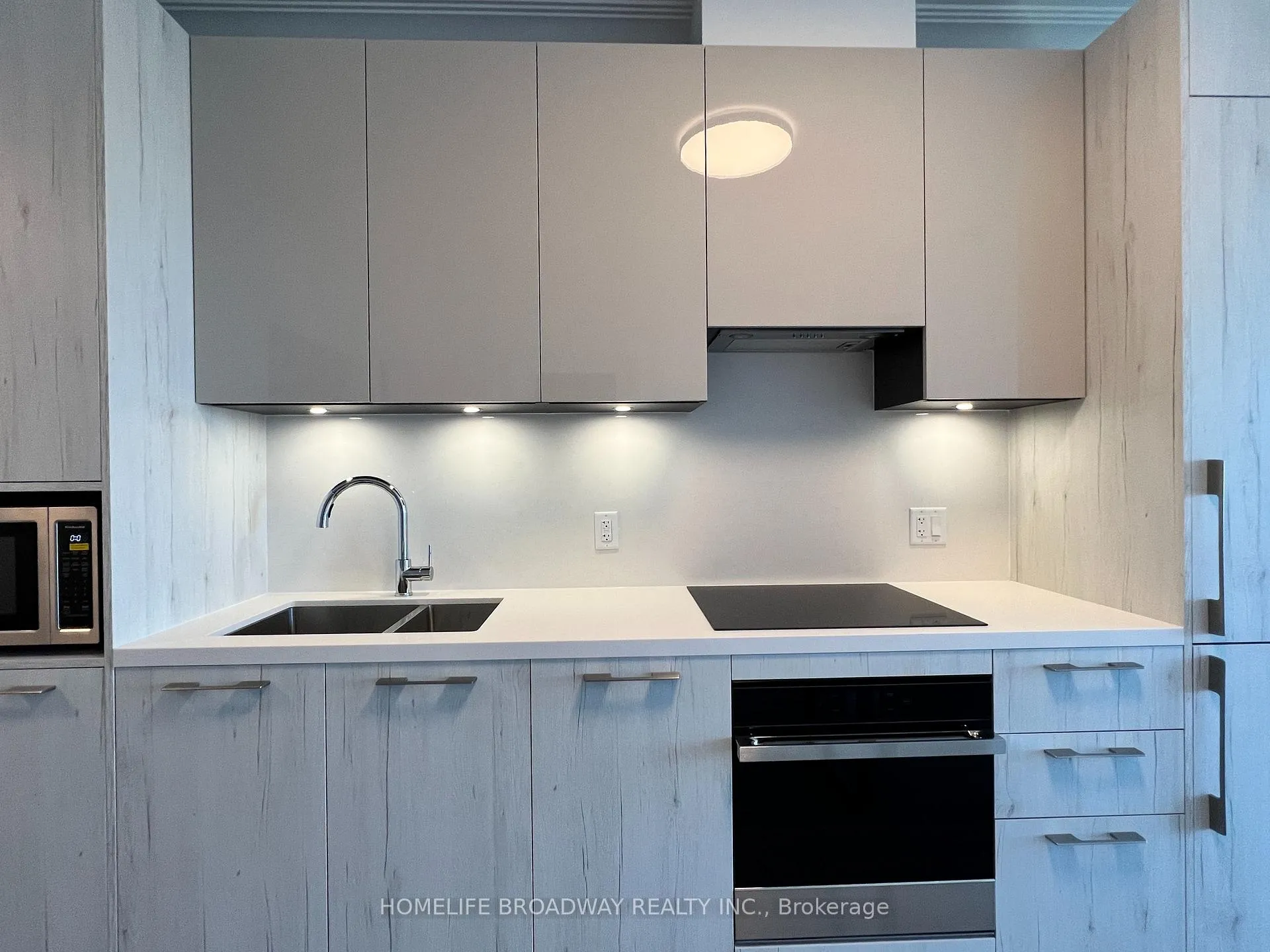Photo 3 of Unit 3908, 8 Water Walk Drive, Markham, Unionville — HOMEH