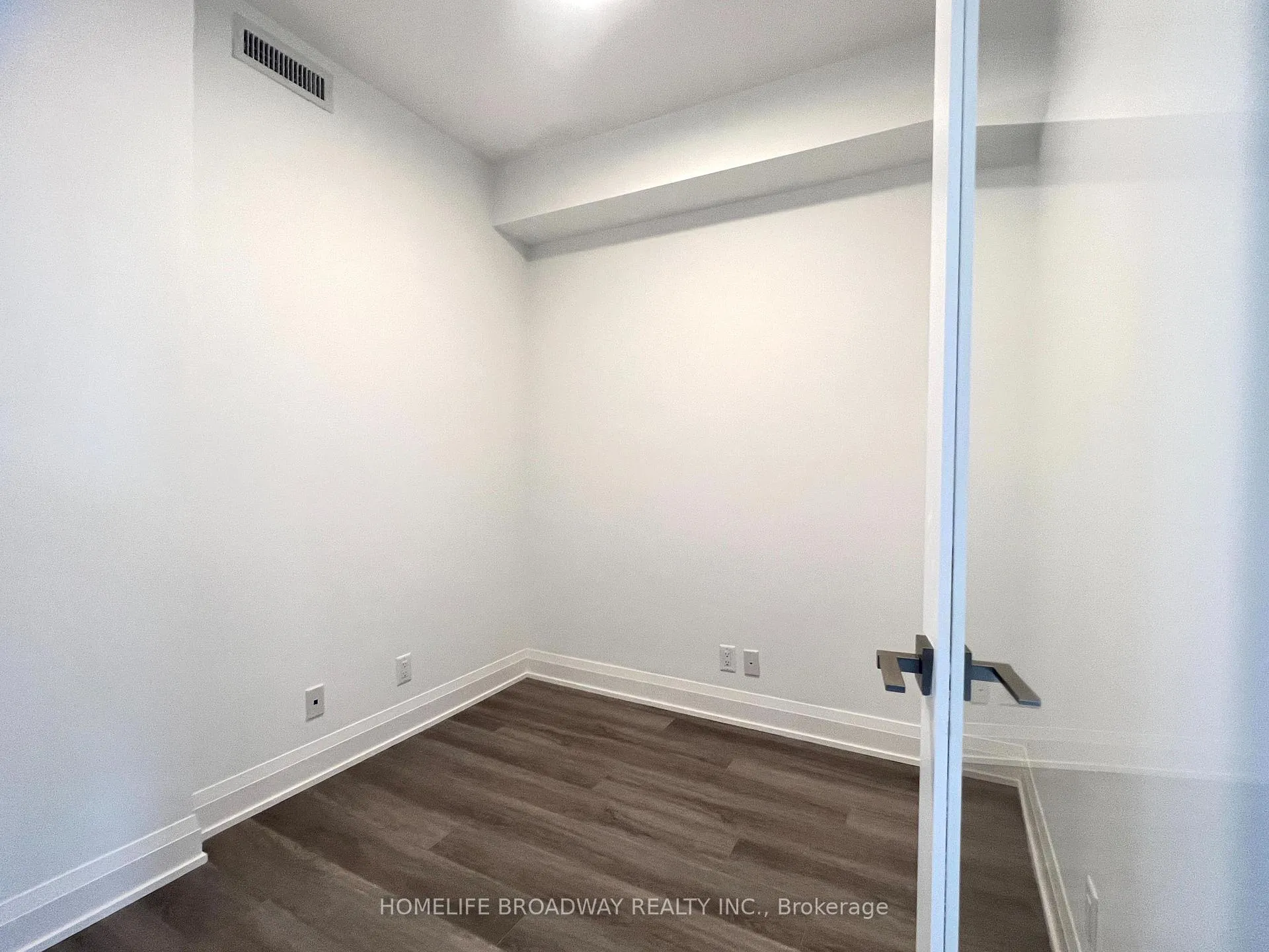 Photo 7 of Unit 3908, 8 Water Walk Drive, Markham, Unionville — HOMEH
