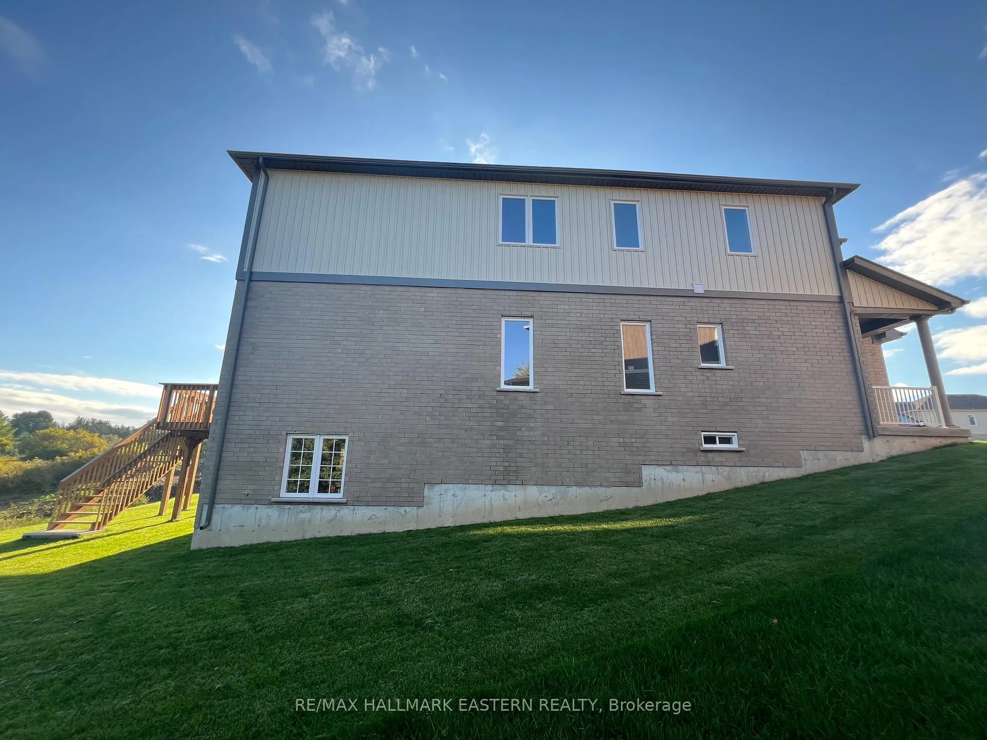 Photo 6 of 37 Coldbrook Drive, Cavan Monaghan, Cavan Twp — HOMEH
