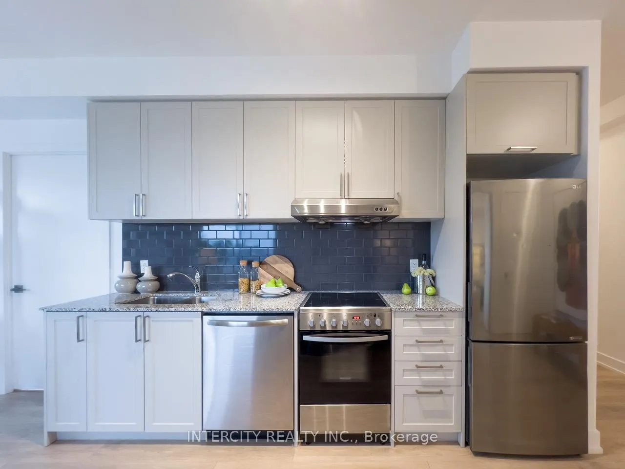 Photo 6 of Unit 321E, 278 Buchanan Drive, Markham, Unionville — HOMEH