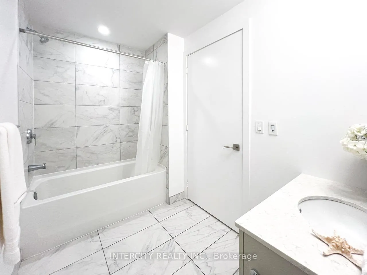 Photo 11 of Unit 321E, 278 Buchanan Drive, Markham, Unionville — HOMEH