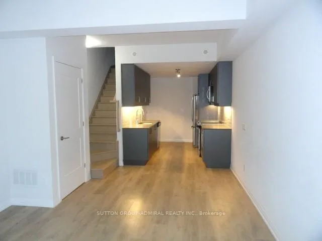 Photo 3 of Unit 3, 1010 Portage Parkway, Vaughan, Concord — HOMEH