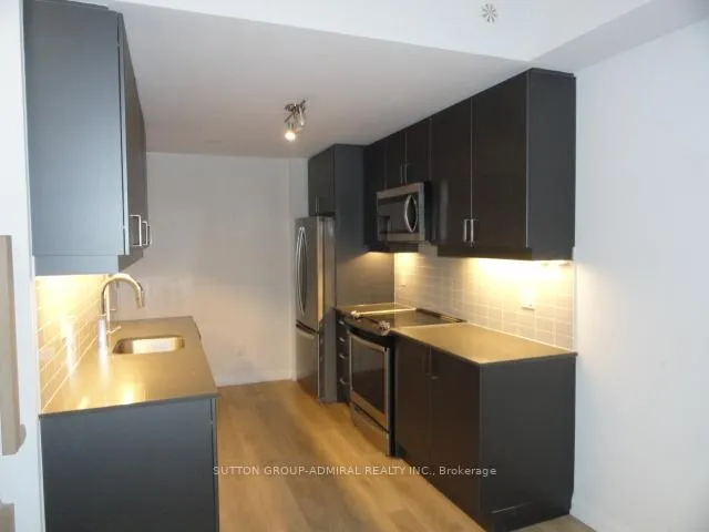 Photo 4 of Unit 3, 1010 Portage Parkway, Vaughan, Concord — HOMEH