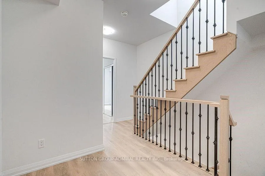 Photo 11 of Unit 3, 1010 Portage Parkway, Vaughan, Concord — HOMEH