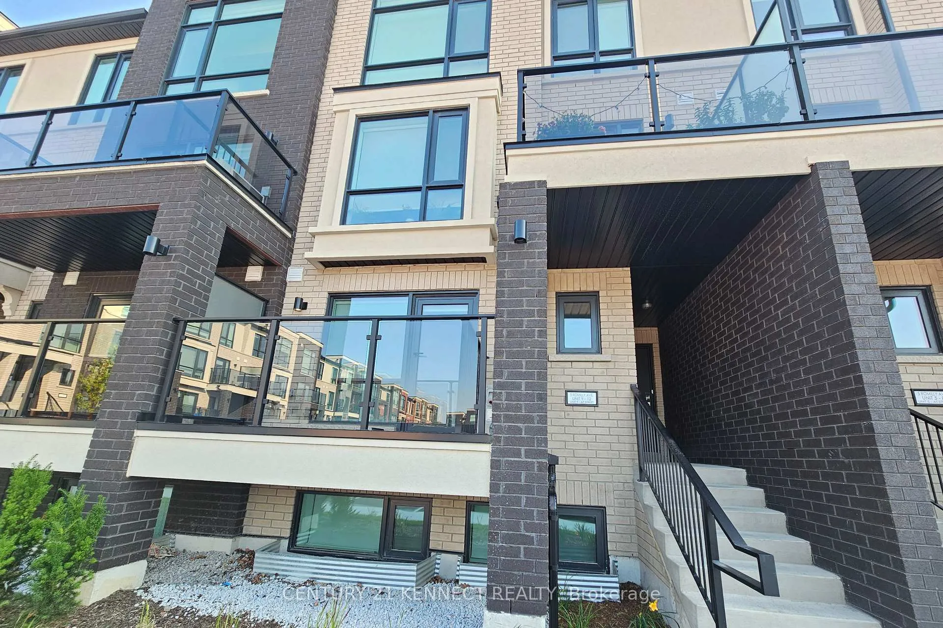 Photo 2 of Unit 12, 5 Romilly Avenue, Brampton, Northwest Brampton — HOMEH
