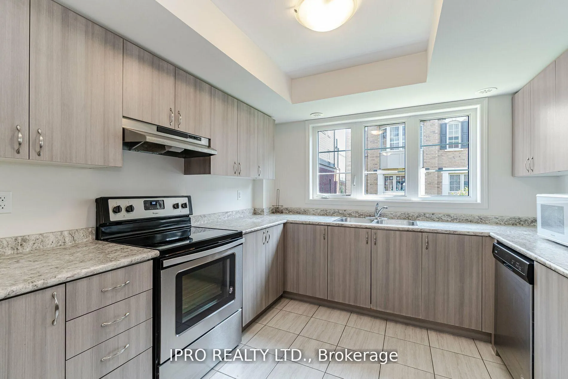 Photo 8 of 27 Filly Path, Oshawa, Windfields — HOMEH