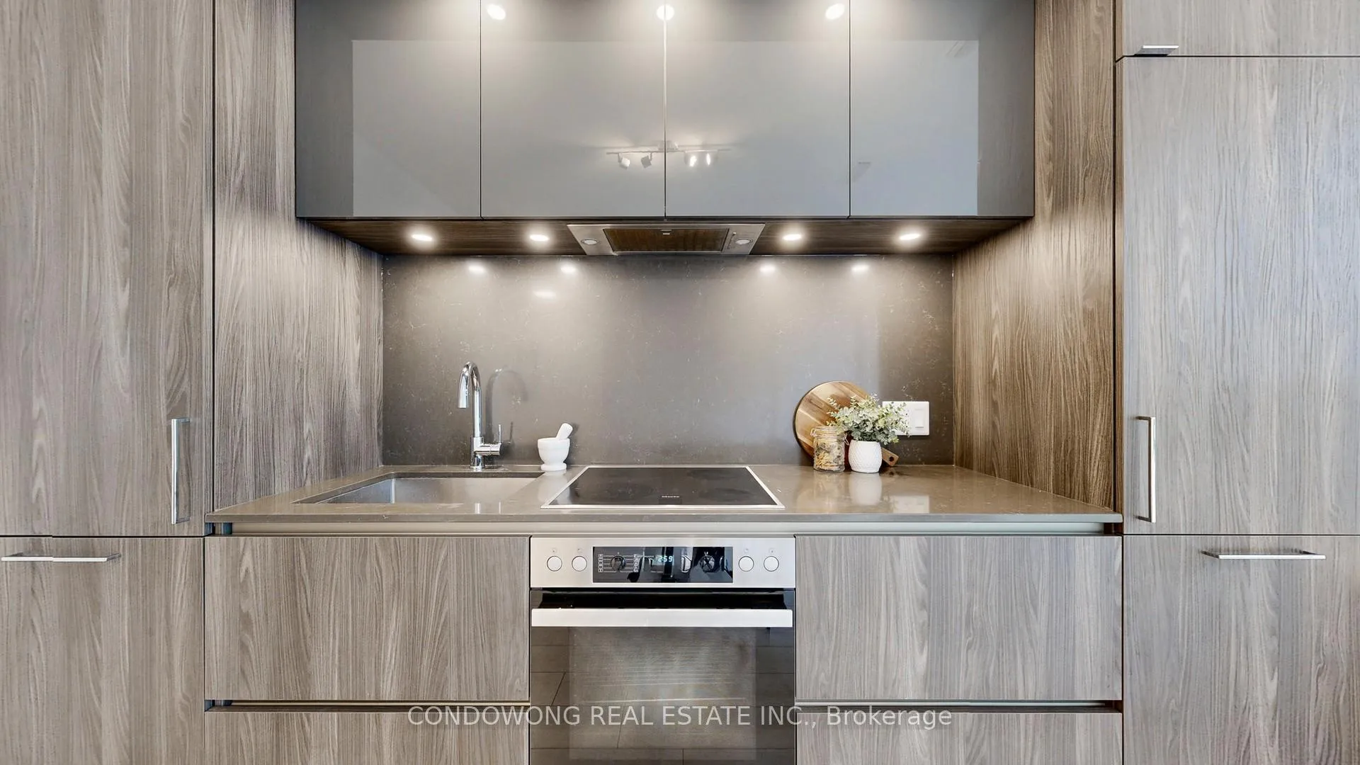 Photo 2 of Unit 1811, 35 Mercer Street, Toronto, Waterfront Communities — HOMEH
