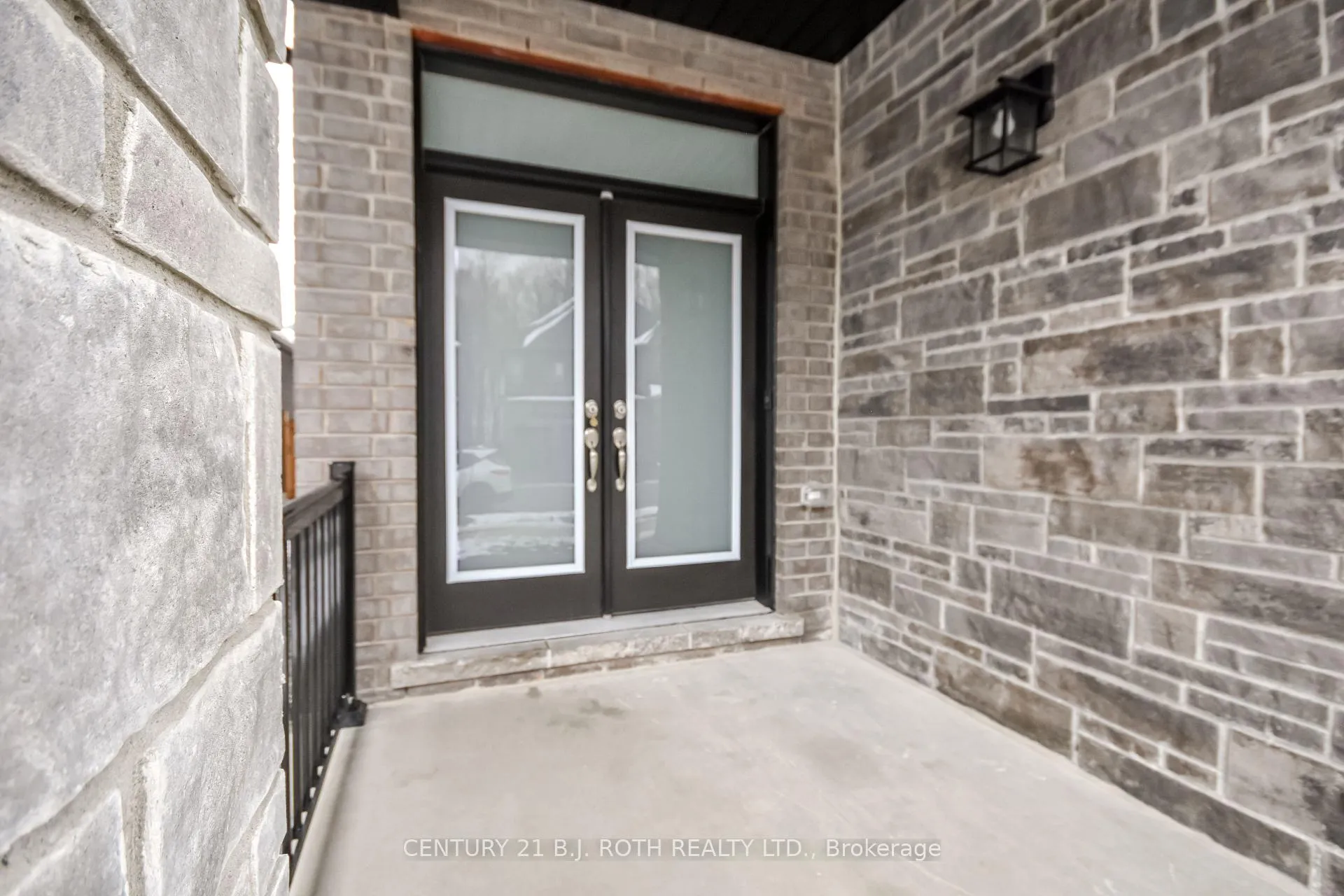 Photo 3 of 22 Franklin Trail, Barrie, Rural Barrie Southwest — HOMEH