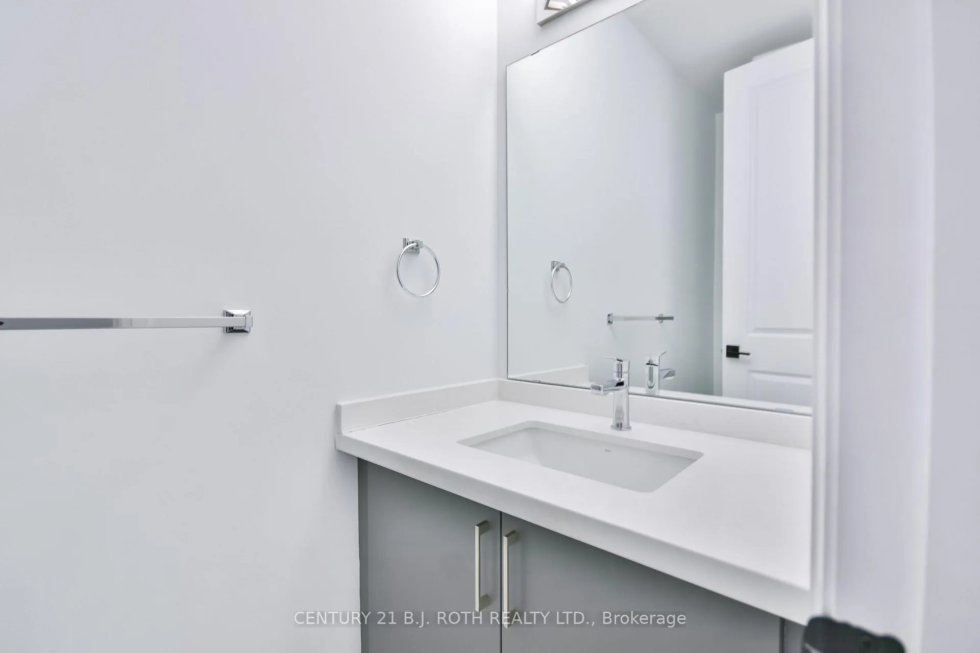 Photo 14 of 22 Franklin Trail, Barrie, Rural Barrie Southwest — HOMEH