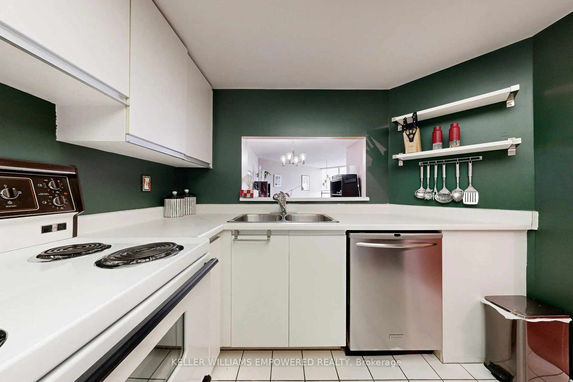 Photo 6 of Unit 401, 7460 Bathurst Street, Vaughan, Brownridge — HOMEH