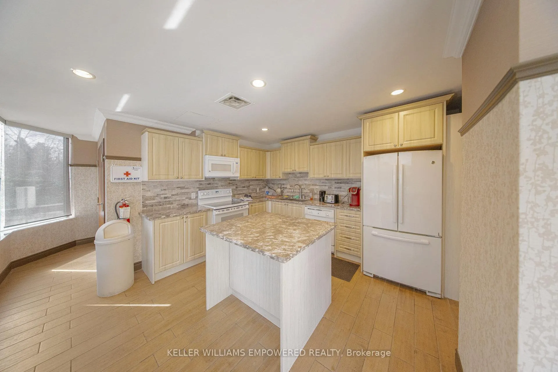 Photo 35 of Unit 401, 7460 Bathurst Street, Vaughan, Brownridge — HOMEH