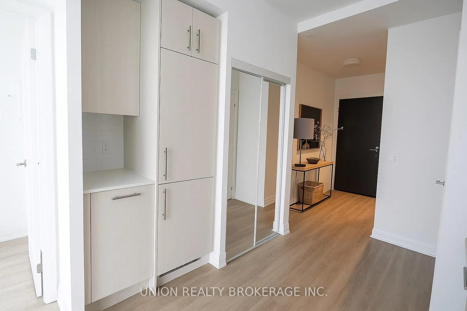 Photo 3 of Unit 606, 286 Main Street, Toronto, East End-Danforth — HOMEH